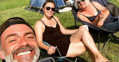 Corrie go camping! Coronation Street stars head on staycation together in the sunshine - www.manchestereveningnews.co.uk