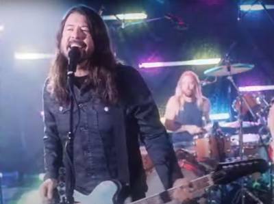 Foo Fighters Become Dee Gees In First Look A Band’s Bee Gees Cover Project - etcanada.com