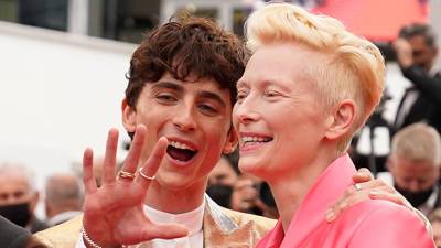 Tilda Swinton Hilariously Pranked Timothee Chalamet During His Cannes Standing Ovation - hollywoodlife.com - France