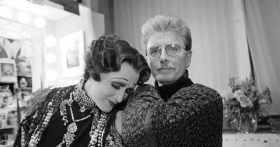 Paul Huntley, British stylist who designed elaborate wigs for stars including Dustin Hoffman, Glenn Close and Marlene Dietrich – obituary - www.msn.com - Britain - New York