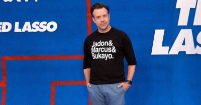 Jason Sudeikis Supports England’s Black Soccer Players at ‘Ted Lasso’ Premiere With Meaningful Sweatshirt - www.usmagazine.com - Sancho
