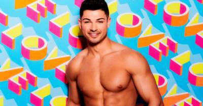 Love Island's Anton Danyluk doesn't speak to castmates because they are 'up their a****' - www.dailyrecord.co.uk