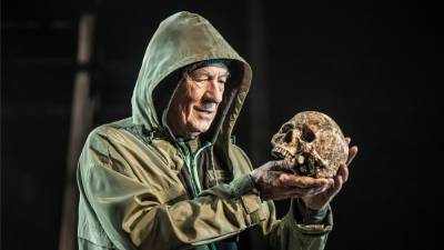 ‘Hamlet’ Review: Ian McKellen’s Greatness Shines Intermittently in a Rudderless Production - variety.com