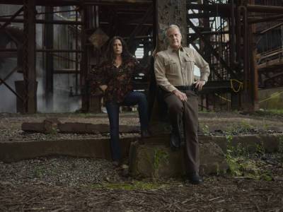 ‘American Rust’ Trailer: Jeff Daniels & Maura Tierney In Showtime’s Rust Belt Drama - deadline.com - USA - county Daniels