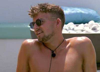 Love Island viewers insist Hugo ‘should be voted out’ for ‘mad moves’ comment - evoke.ie