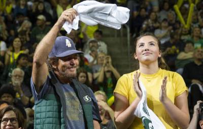 ‘Flag Day’: Eddie Vedder’s daughter Olivia soundtracks trailer for new Sean Penn drama - www.nme.com