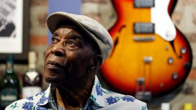 Blues guitar legend Buddy Guy looks back on a special career - abcnews.go.com - New York - Chicago - county Page - county Clarke