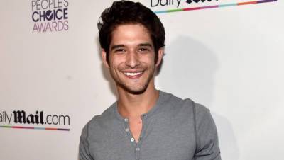Teen Wolf's Tyler Posey Comes Out as Queer & Sexually Fluid - www.justjared.com - county Posey