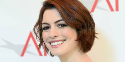 Anne Hathaway Celebrates the 20th Anniversary of 'The Princess Diaries' - www.justjared.com