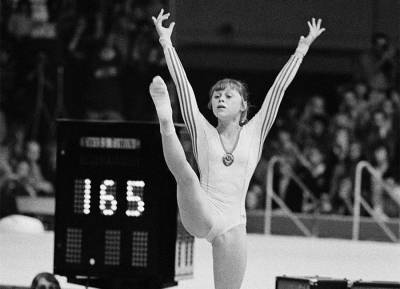 Elena Mukhina, the tragic gymnast who unlike Simone Biles could not say ‘no’ - evoke.ie - Russia