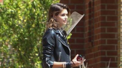 Kaia Gerber Spotted Back at the Murder House for 'AHS' Season 10 Scene! - www.justjared.com - Los Angeles - USA - county Story - county Storey