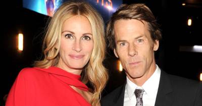 Julia Roberts and Danny Moder’s Relationship Timeline: From Coworkers to Parents of 3 - www.usmagazine.com - Hollywood - Mexico - county Pitt