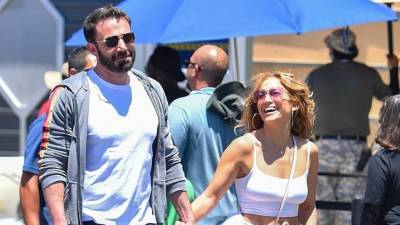 Jennifer Lopez and Ben Affleck Take Their Love to Universal Studios -- See the Pic! - www.etonline.com