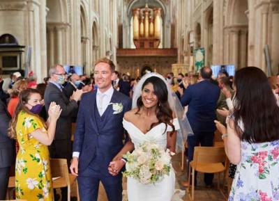‘Love Wins’ Former Sky presenter Simon Thomas marries four years after being widowed - evoke.ie