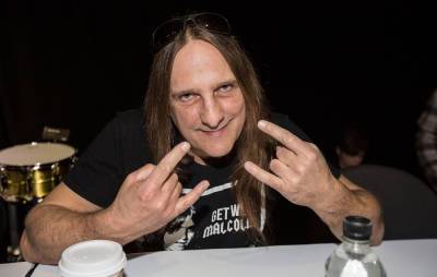 Exodus drummer Tom Hunting to undergo full gastrectomy for cancer treatment - www.nme.com - county Holt