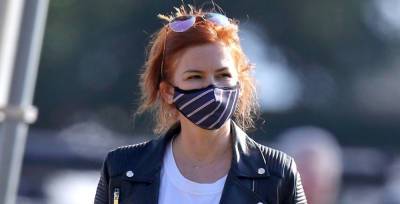 Isla Fisher Gets in Quick Workout at Park in Sydney - www.justjared.com - Australia