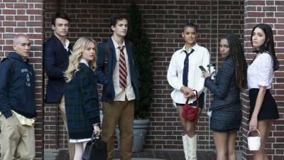 'Gossip Girl' Revealed! Cast and Producers on the Premiere Twist (Exclusive) - www.etonline.com