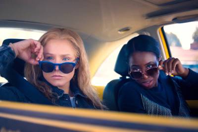 ‘Queenpins’ Trailer: Kristen Bell Stars In A Comedy About A Criminal Counterfeit Coupon Ring - theplaylist.net