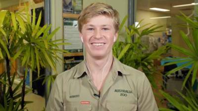 Robert Irwin on His Dad's Legacy and How His Family Reacted to Him Swimming With Sharks (Exclusive) - www.etonline.com