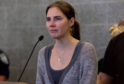 Amanda Knox Reveals She Suffered A Miscarriage, Wonders If 'Something' Happened To Her In Italy - perezhilton.com - Britain - Italy - county Knox - city Kerch
