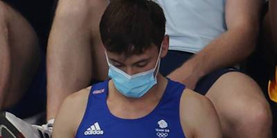 Tom Daley Goes Viral for Knitting in the Crowd During the Olympics - www.justjared.com - Britain - Tokyo