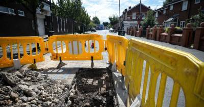 Main road in north Manchester closed after burst water main causes 'void' underneath the surface - www.manchestereveningnews.co.uk - Manchester - county Newton