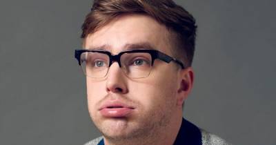 Iain Stirling's new comedy Buffering labelled 'predictable' and 'not that funny' - www.ok.co.uk