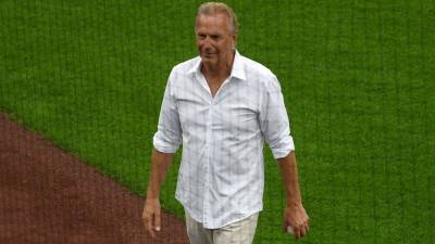 Kevin Costner Says It 'Feels So Good' to Be in Iowa for MLB's Big 'Field of Dreams' Game - www.etonline.com - New York - state Iowa - city Chicago, county White