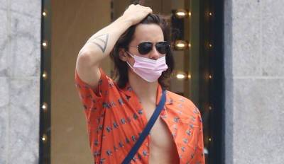 Jared Leto Walks Around NYC with a Half-Buttoned Shirt (Photos) - www.justjared.com - New York