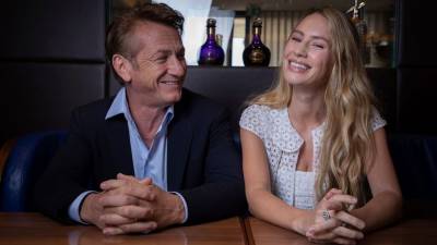 Sean Penn, with daughter Dylan, directs again in 'Flag Day' - abcnews.go.com - Denmark