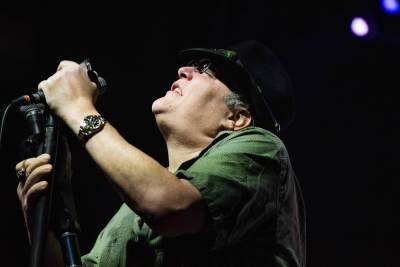 Blues Traveler’s Tour Bus Crashes, With John Popper Relaying Aftermath in Real Time - variety.com - Minnesota - county Winona
