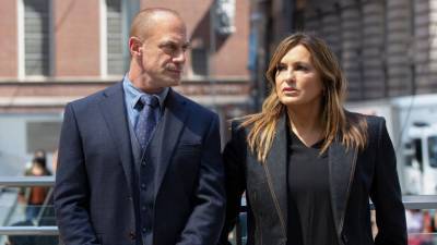 Christopher Meloni and Mariska Hargitay Tease Fans With Steamy Behind-the-Scenes Pic - www.etonline.com