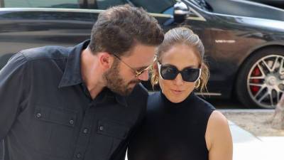 Jennifer Lopez, Ben Affleck share a laugh as they rock matching outfits while shopping in LA - www.foxnews.com - Los Angeles
