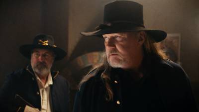 Trace Adkins Rules Over a Town of Outlaws in 'Apache Junction' Trailer (Exclusive) - www.etonline.com
