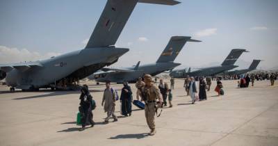 UK nationals told to stay away from Kabul airport over "high threat" of terrorist attack - www.manchestereveningnews.co.uk - Britain - Afghanistan - city Kabul