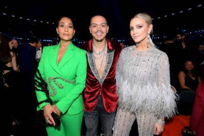 Tracee Ellis Ross Laughs At Photo Ashlee Simpson Shared Of Her Brother Evan Ross In The Shower - etcanada.com - county Ross