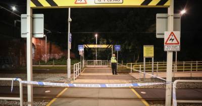 Man rushed to hospital after stabbing at East Didsbury Metrolink stop - www.manchestereveningnews.co.uk