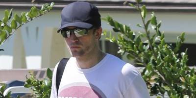 Robert Pattinson Keeps A Low Profile While Leaving a Tennis Lesson in LA - www.justjared.com - Los Angeles