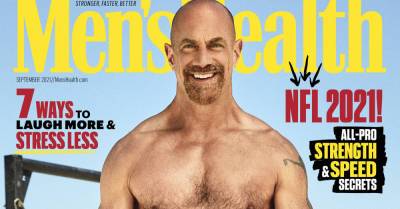 Christopher Meloni Strips Down for 'Men's Health,' Reflects on the Internet's Obsession With Him! - www.justjared.com