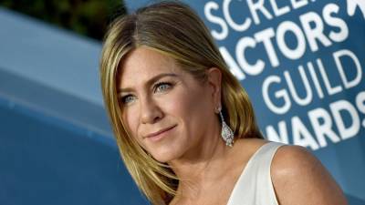 Jennifer Aniston Claps Back at Criticism Over Cutting Non-Vaccinated People Out of Her Life - www.etonline.com