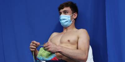 Tom Daley Knits Again at Olympics Before Taking Home Bronze Medal! - www.justjared.com - Centre - Japan