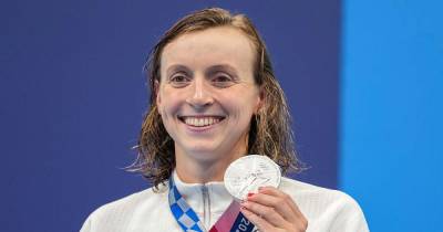 Katie Ledecky: What’s in My Bag? Olympian Shows Off Her Medals, Sweet Treats and More Swim Tote Essentials - www.usmagazine.com - Washington - Tokyo