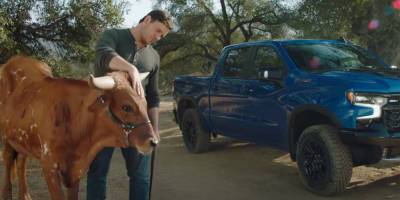 Chris Pratt Tracks Down His Steer In Chevrolet's New Truck Commercial - Watch Here! - www.justjared.com - Chad - county Elliott - county Chase