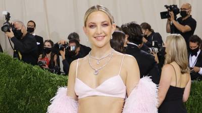 Newly-Engaged Kate Hudson Is Pretty in Pink at 2021 Met Gala - www.etonline.com - New York