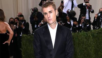 Justin Bieber Rocks Out With Surprise Performance Of ‘Baby’ At Met Gala – Watch - hollywoodlife.com