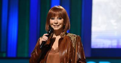 Reba McEntire rescued from building after collapse - www.wonderwall.com - Oklahoma
