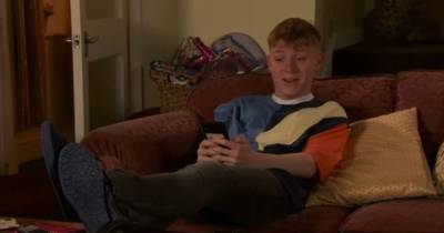 Corrie fans floored by 'stranger' appearing in David Platt's house as Max is replaced - www.manchestereveningnews.co.uk