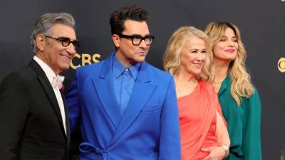 'Schitt's Creek' Cast Fabulously Reunites at 2021 Emmys After Last Year's Historic Wins - www.etonline.com - Los Angeles - county Levy - county Creek