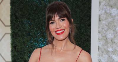 Mandy Moore Eats Pizza — Naked! — in Her Pantry After the 2021 Emmy Awards - www.usmagazine.com