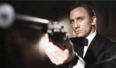 Daniel Craig Explains Why He Doesn't Think a Woman Should Play James Bond - www.justjared.com - county Bond